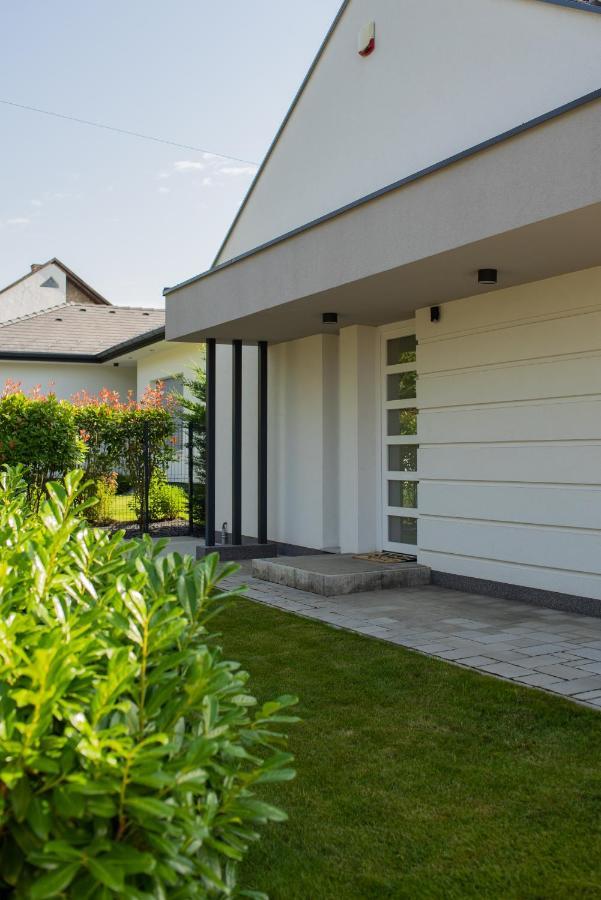 Twins Apartman Heviz Exterior photo