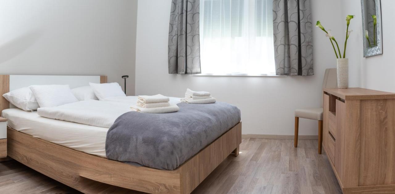 Twins Apartman Heviz Exterior photo